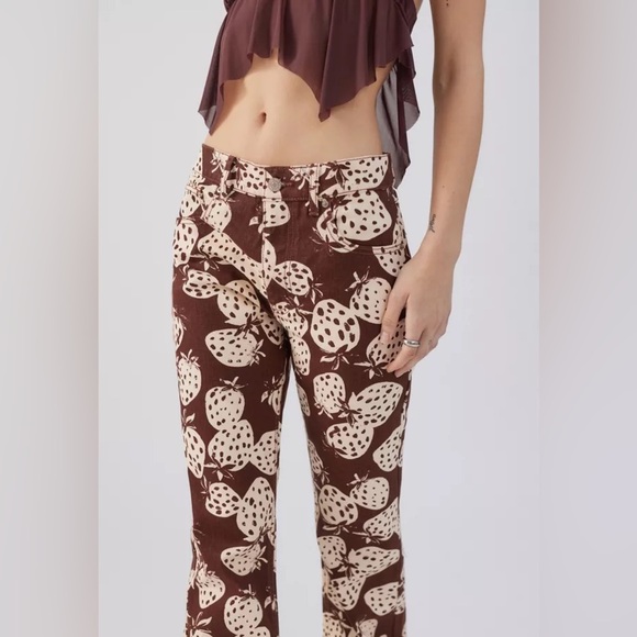 BDG- 90s MIDRISE BOOTCUT - STRAWBERRY PATTERN- Size 28 - Picture 3 of 14